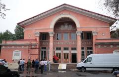 Юрій Гарбуз провів робочу нараду з контролю за виконанням ремонтних робіт в Луганському обласному академічному українському музично-драматичному театрі
