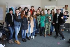 Юные гиды готовы встречать гостей на выставке по правам человека