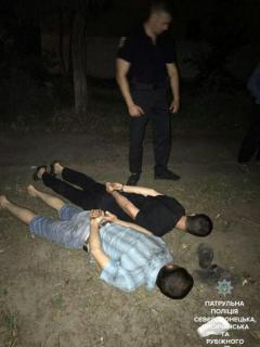 В Сєвєродонецьку патрульні затримали двох ймовірних грабіжників