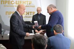Геннадій Москаль вручив нагороди видатним луганчанам
