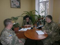 В приміщенні Новоайдарського районного центру зайнятості відбулась зустріч директора центру з представниками райвійськомату