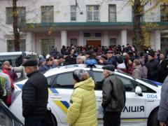 В Северодонецке переселенцы вынуждены сутками простаивать в очередях под управлением Пенсионного фонда 