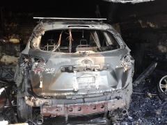У Станиці Луганській внаслідок нічних обстрілів один поранений, згоріло три будинки та машина.