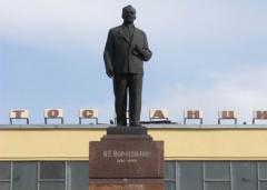 В Северодонецке задержали военного и журналиста за покушение на памятник