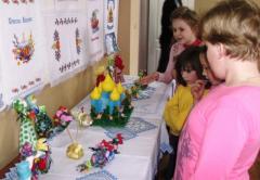 Відкрита виставка «Жіночих рук прекрасне творіння»