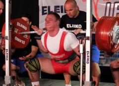 Пауэрлифтер Дмитрий Семененко установил новый рекорд