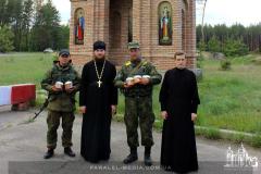 Священники поздравили военных